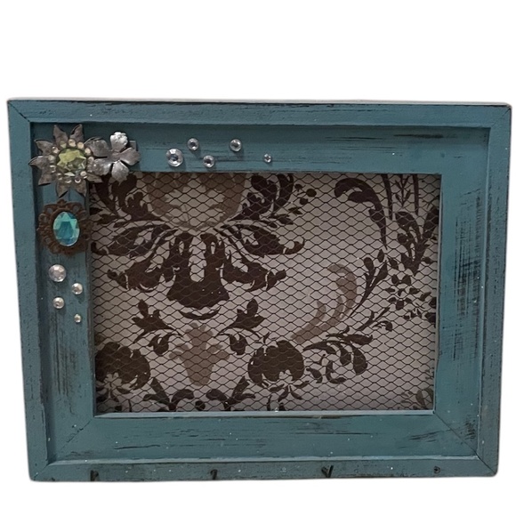 Embellished Reclaimed Frame Earring Display Refinished With Hook, Green - Picture 2 of 5